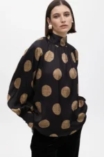 Shirt with puff sleeves and polka dot details
