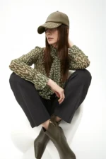 Leather-effect cap with stud detail khaki - Image 2