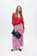 V-neck sweater with contrast trim red - Image 2