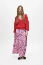 V-neck sweater with contrast trim red