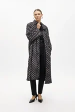 Long lightweight parka with polka dots