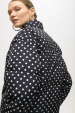 Short quilted anorak with polka dots - Image 5