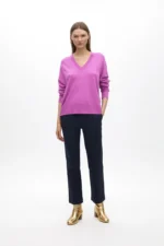 Wide V-neck sweater fuchsia - Image 4