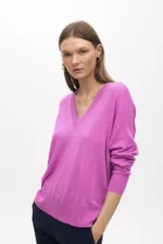 Wide V-neck sweater fuchsia - Image 3