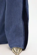 Jeans with velvet side details - Image 3