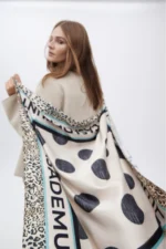 Scarf with polka dots and logo - Image 7