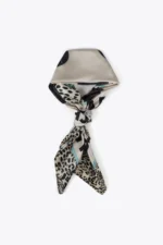 Scarf with polka dots and logo - Image 5
