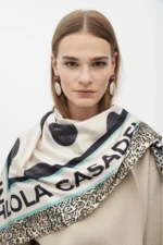 Scarf with polka dots and logo - Image 3