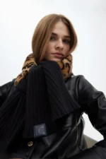 Contrast knit scarf with faux fur fabric leopard