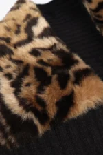 Contrast knit scarf with faux fur fabric leopard - Image 2