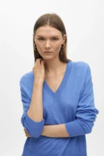 Wide V-neck sweater - Image 2