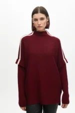 Sweater with contrast sleeve details bordeaux