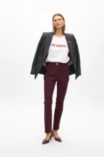 Stretch fabric trousers with zipped pocket bordeaux