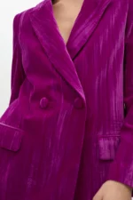 Velvet blazer with flower on lapel fuchsia - Image 3
