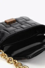 Quilted personalised crossbody bag with automatic closure - Image 5