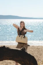 The Swan 2.0 Maxi – Natural Raffia & Black Leather - Image 3